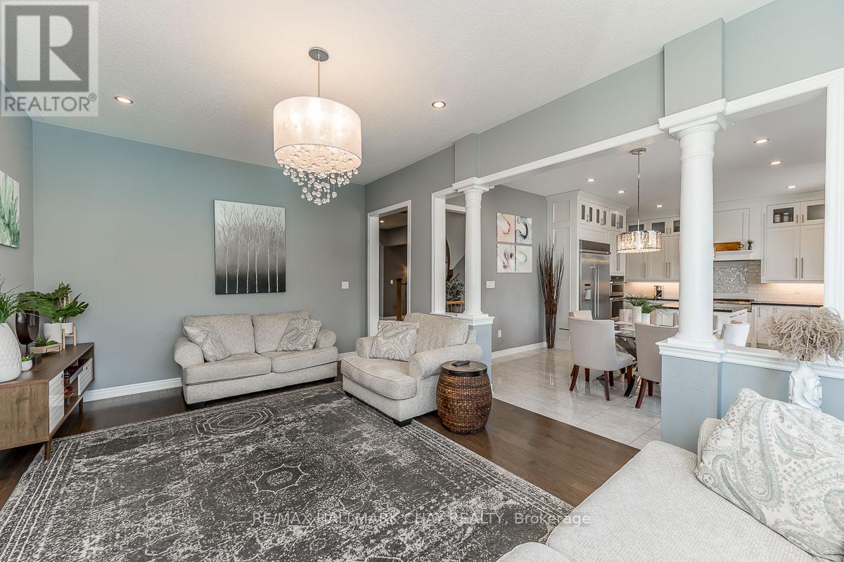 51 Cloverhill Crescent, Innisfil, Ontario  L0L 1L0 - Photo 19 - N12255502