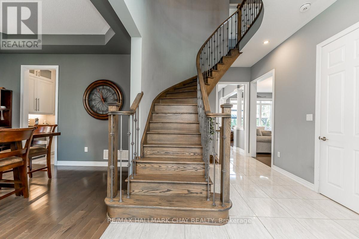 51 Cloverhill Crescent, Innisfil, Ontario  L0L 1L0 - Photo 23 - N12255502