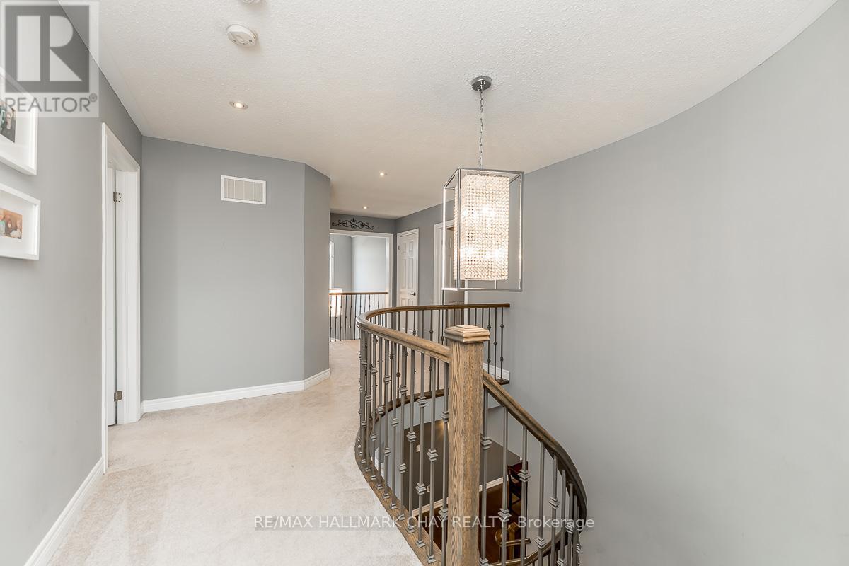 51 Cloverhill Crescent, Innisfil, Ontario  L0L 1L0 - Photo 24 - N12255502