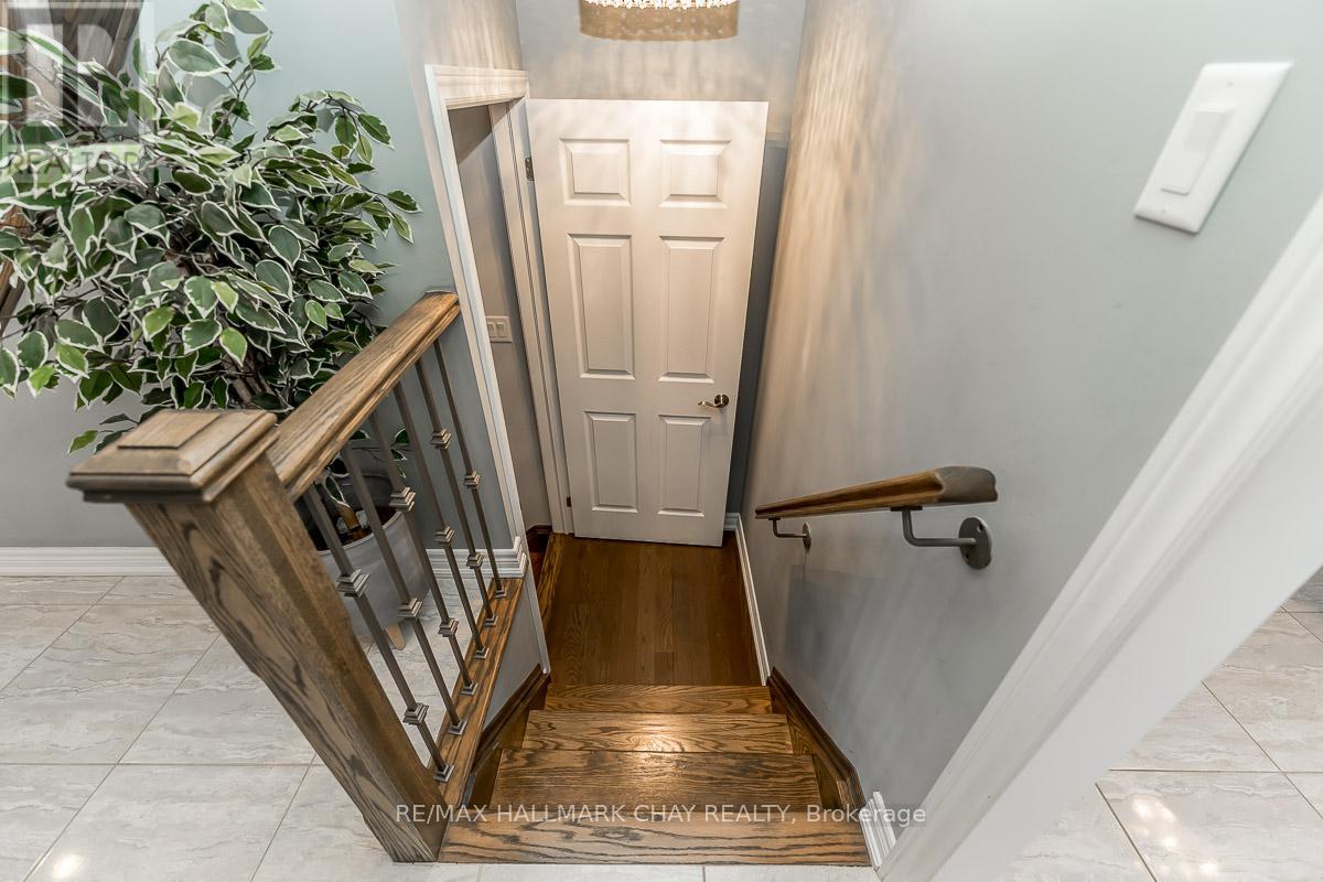 51 Cloverhill Crescent, Innisfil, Ontario  L0L 1L0 - Photo 31 - N12255502