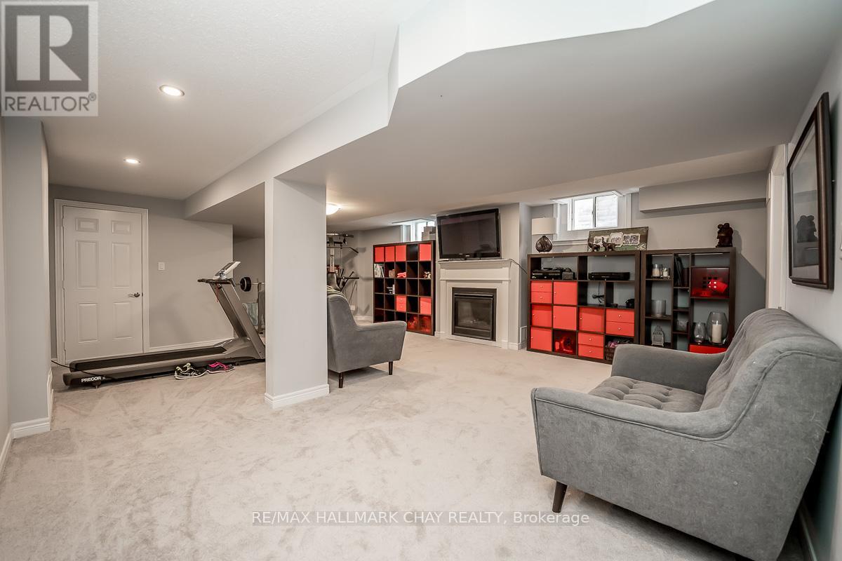 51 Cloverhill Crescent, Innisfil, Ontario  L0L 1L0 - Photo 32 - N12255502