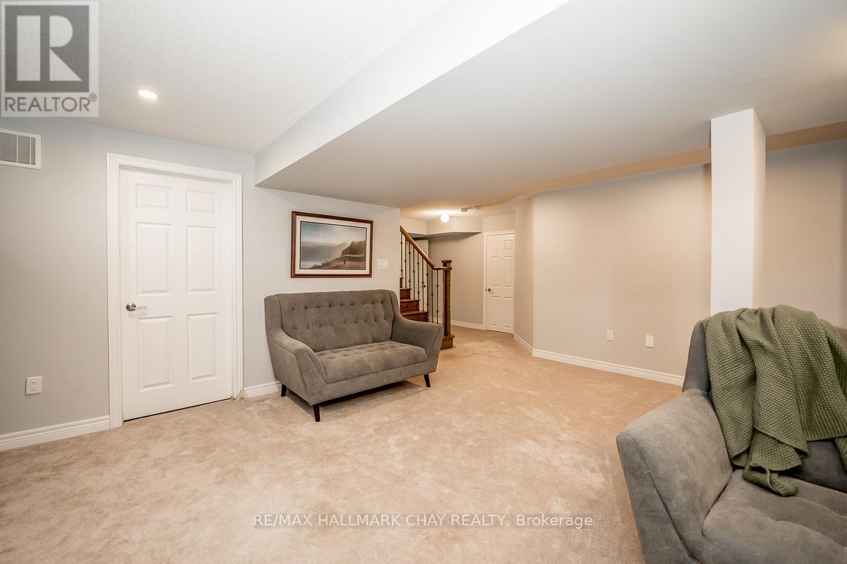 51 Cloverhill Crescent, Innisfil, Ontario  L0L 1L0 - Photo 33 - N12255502
