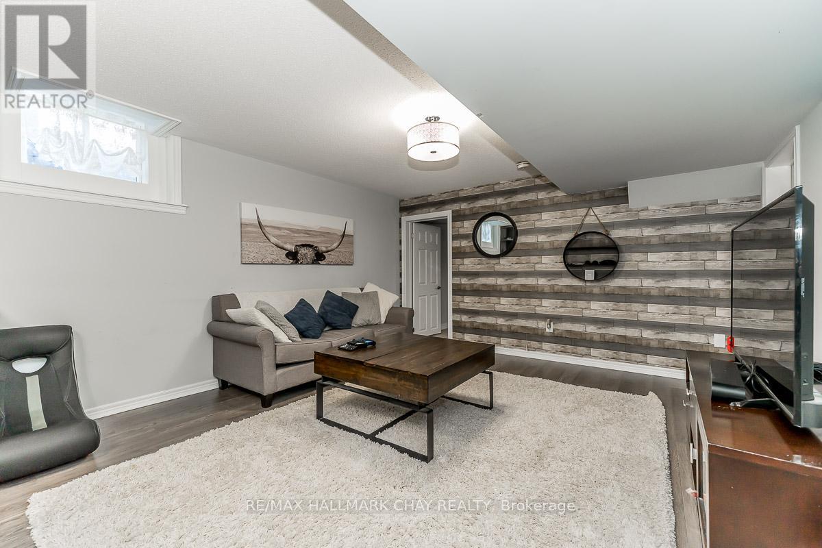 51 Cloverhill Crescent, Innisfil, Ontario  L0L 1L0 - Photo 35 - N12255502