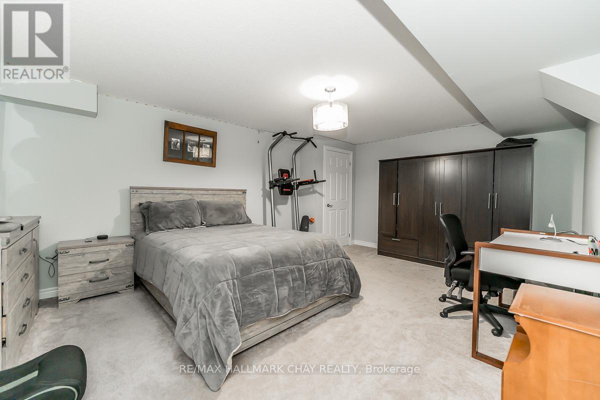 51 Cloverhill Crescent, Innisfil, Ontario  L0L 1L0 - Photo 36 - N12255502