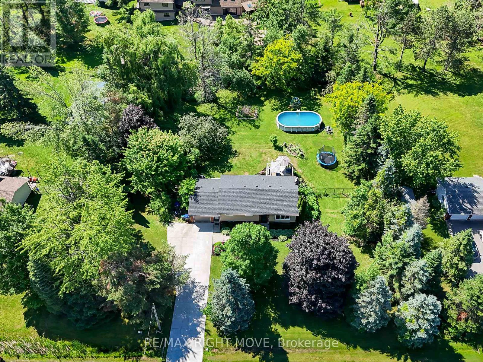 Property at 2268 THOMSON CRESCENT image 2