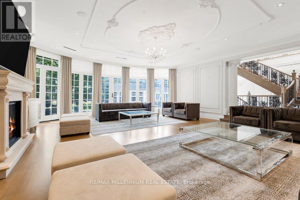 38 Park Lane Circle, Toronto, Ontario  M3C 2N2 - Photo 13 - C12255484