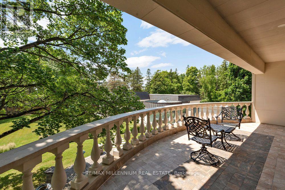 38 Park Lane Circle, Toronto, Ontario  M3C 2N2 - Photo 26 - C12255484
