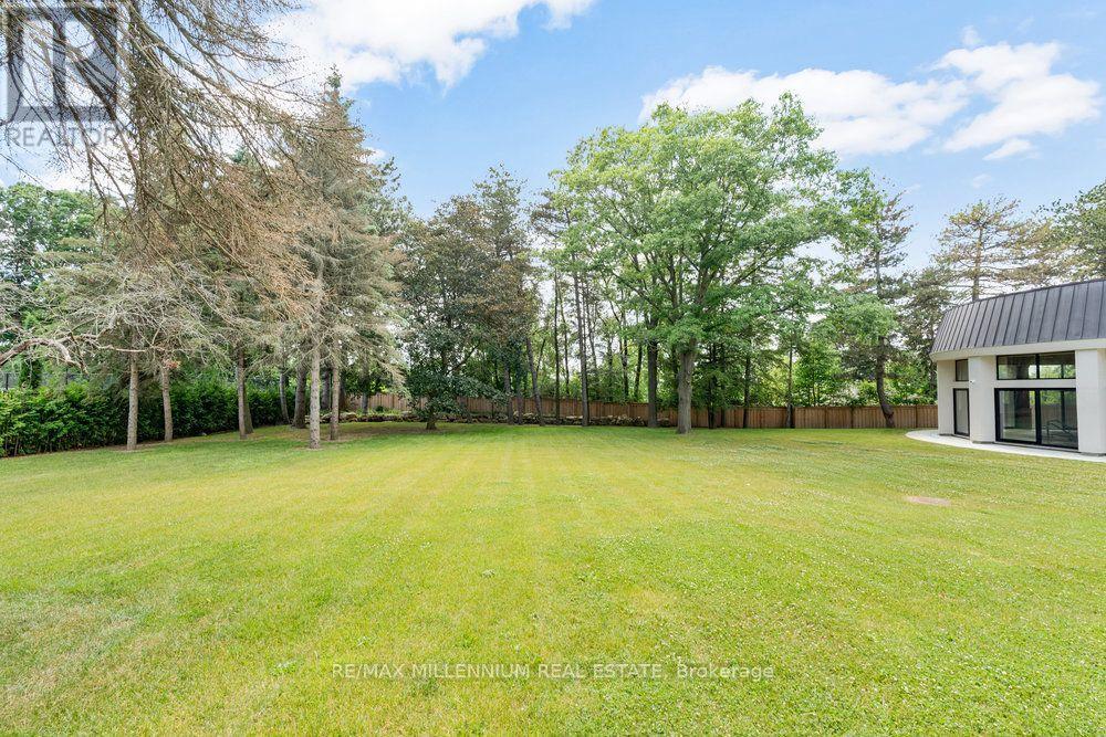 38 Park Lane Circle, Toronto, Ontario  M3C 2N2 - Photo 40 - C12255484