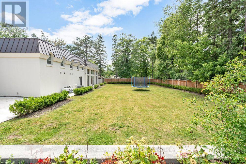 38 Park Lane Circle, Toronto, Ontario  M3C 2N2 - Photo 42 - C12255484