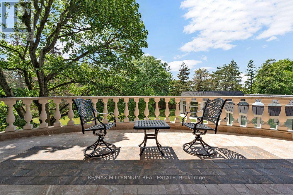 38 Park Lane Circle, Toronto, Ontario  M3C 2N2 - Photo 25 - C12255484