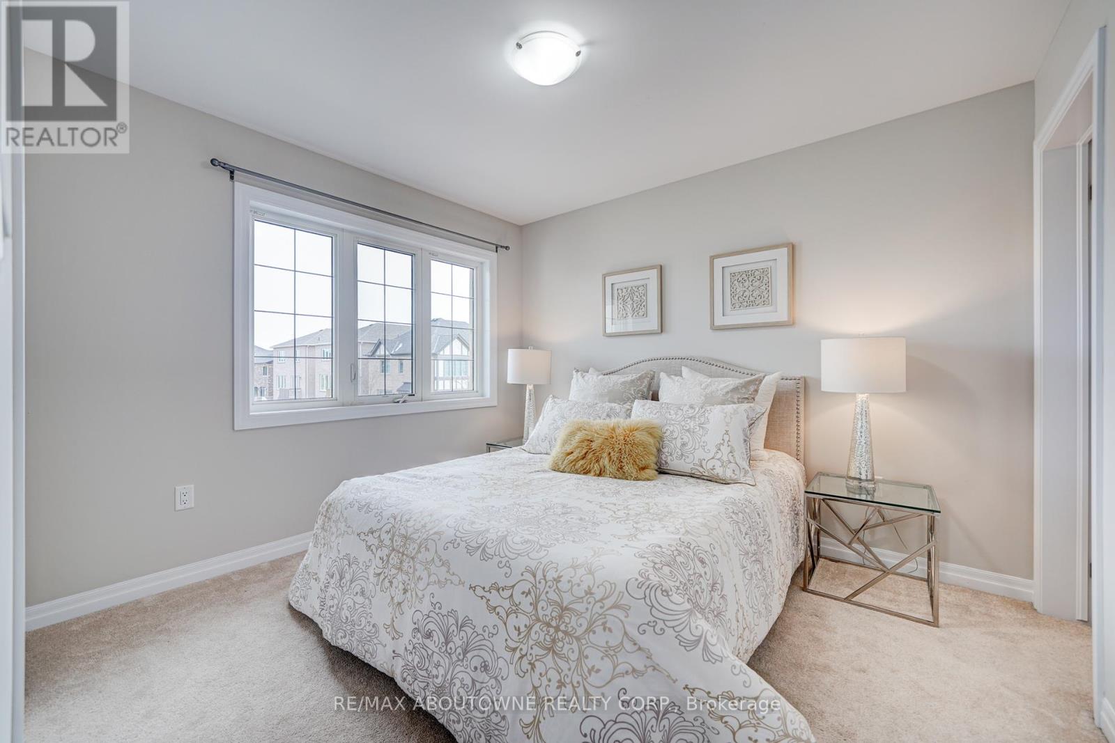 385 Dahlia Trail, Oakville, Ontario  L6M 4M2 - Photo 17 - W12255372
