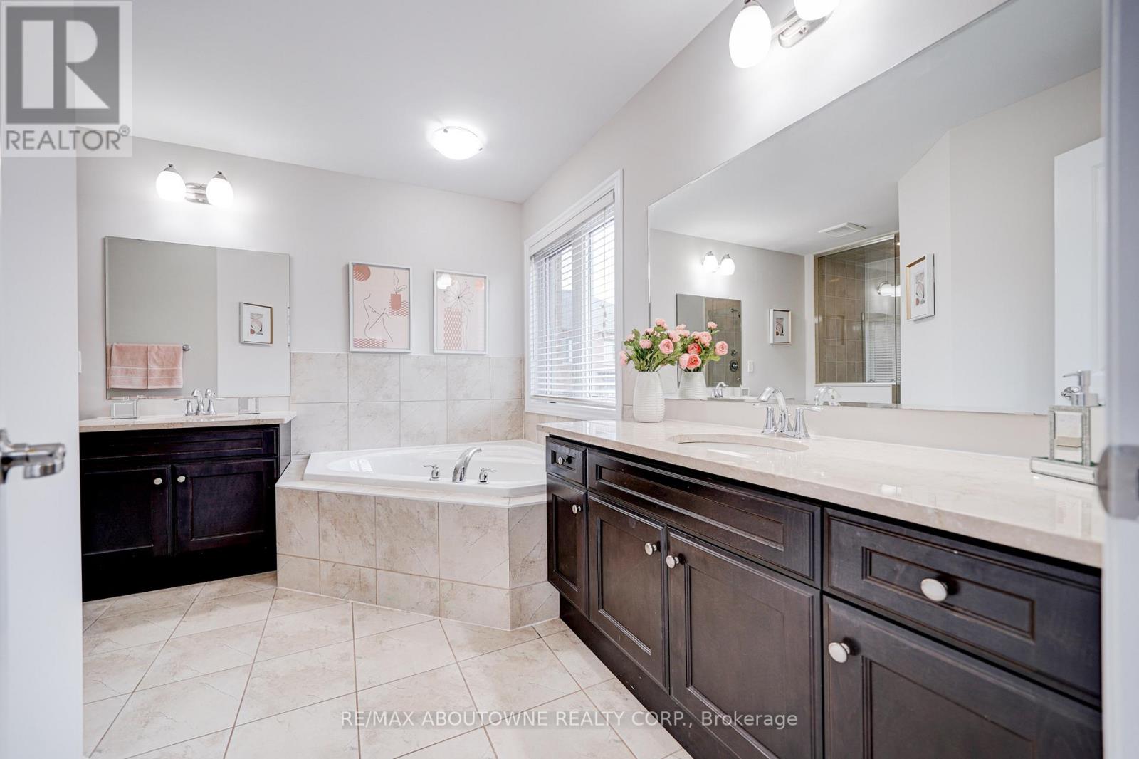 385 Dahlia Trail, Oakville, Ontario  L6M 4M2 - Photo 22 - W12255372