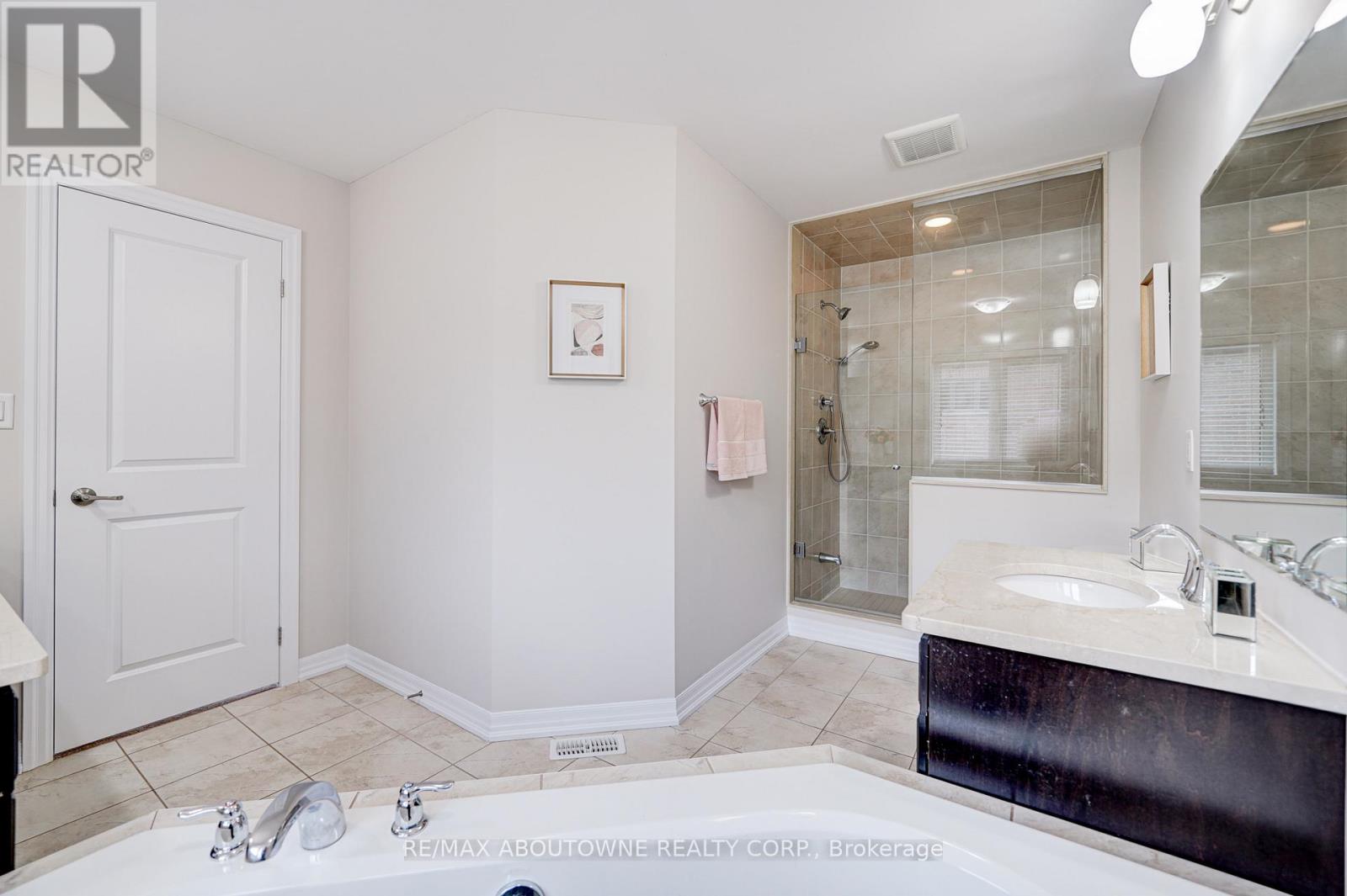 385 Dahlia Trail, Oakville, Ontario  L6M 4M2 - Photo 23 - W12255372