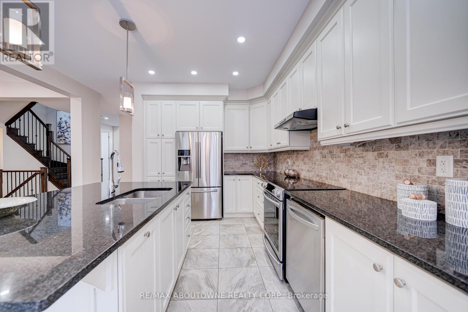385 Dahlia Trail, Oakville, Ontario  L6M 4M2 - Photo 8 - W12255372