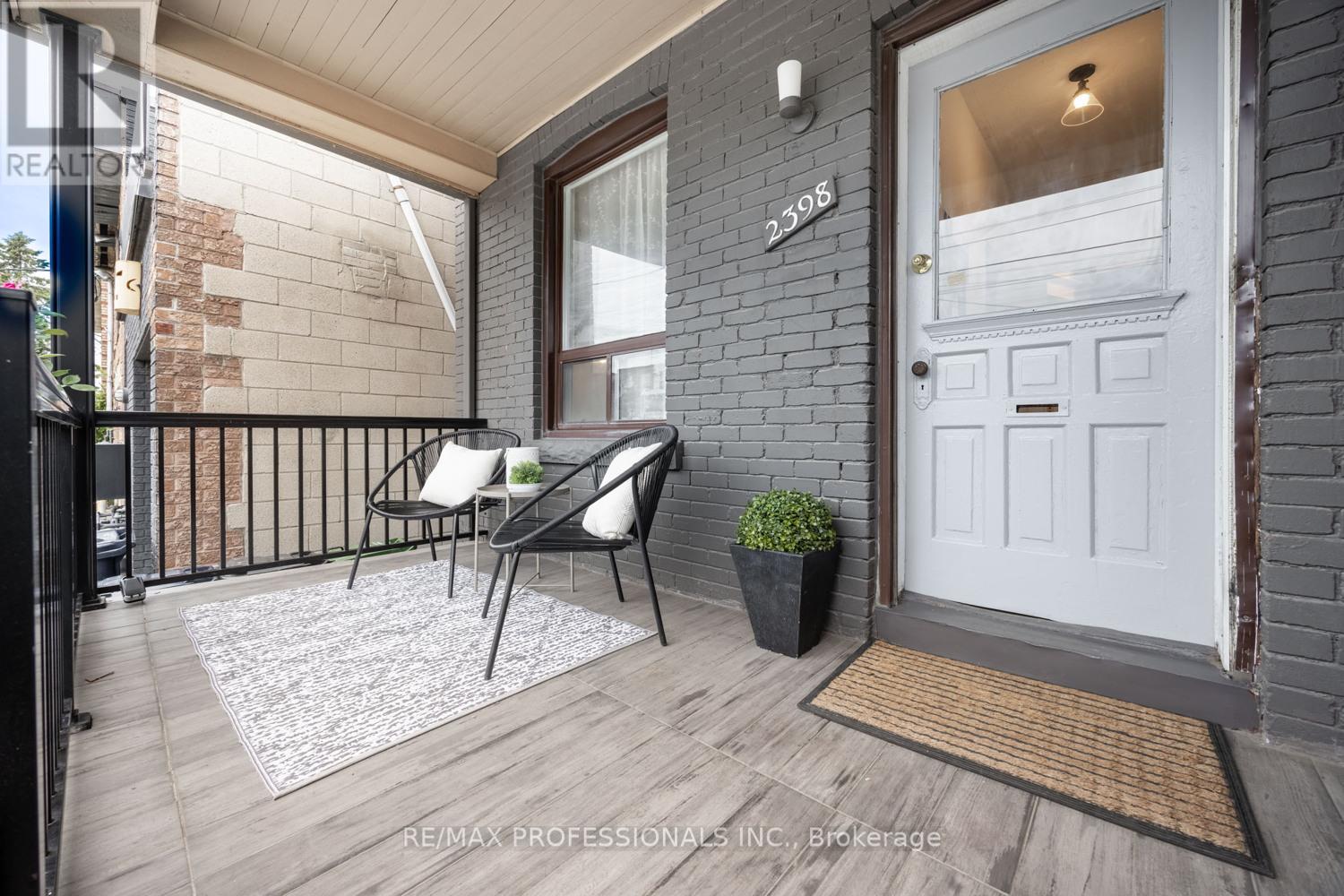 Property at 2398 ST CLAIR AVENUE W image 2
