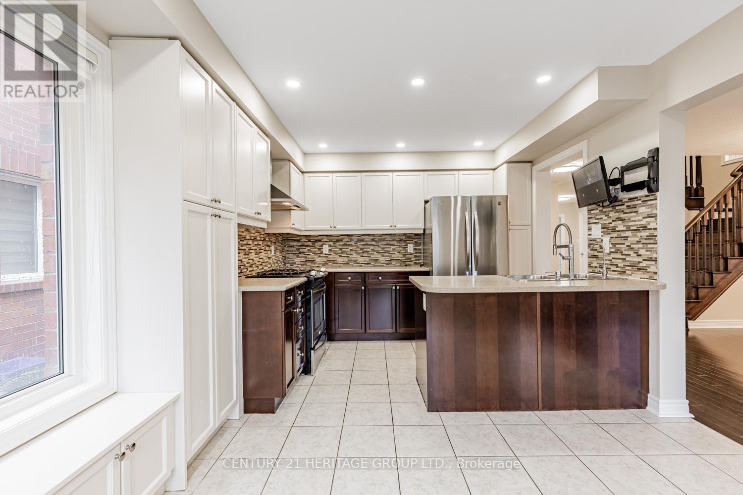 67 Acorn Lane, Bradford West Gwillimbury, Ontario  L3Z 0H5 - Photo 10 - N12225533