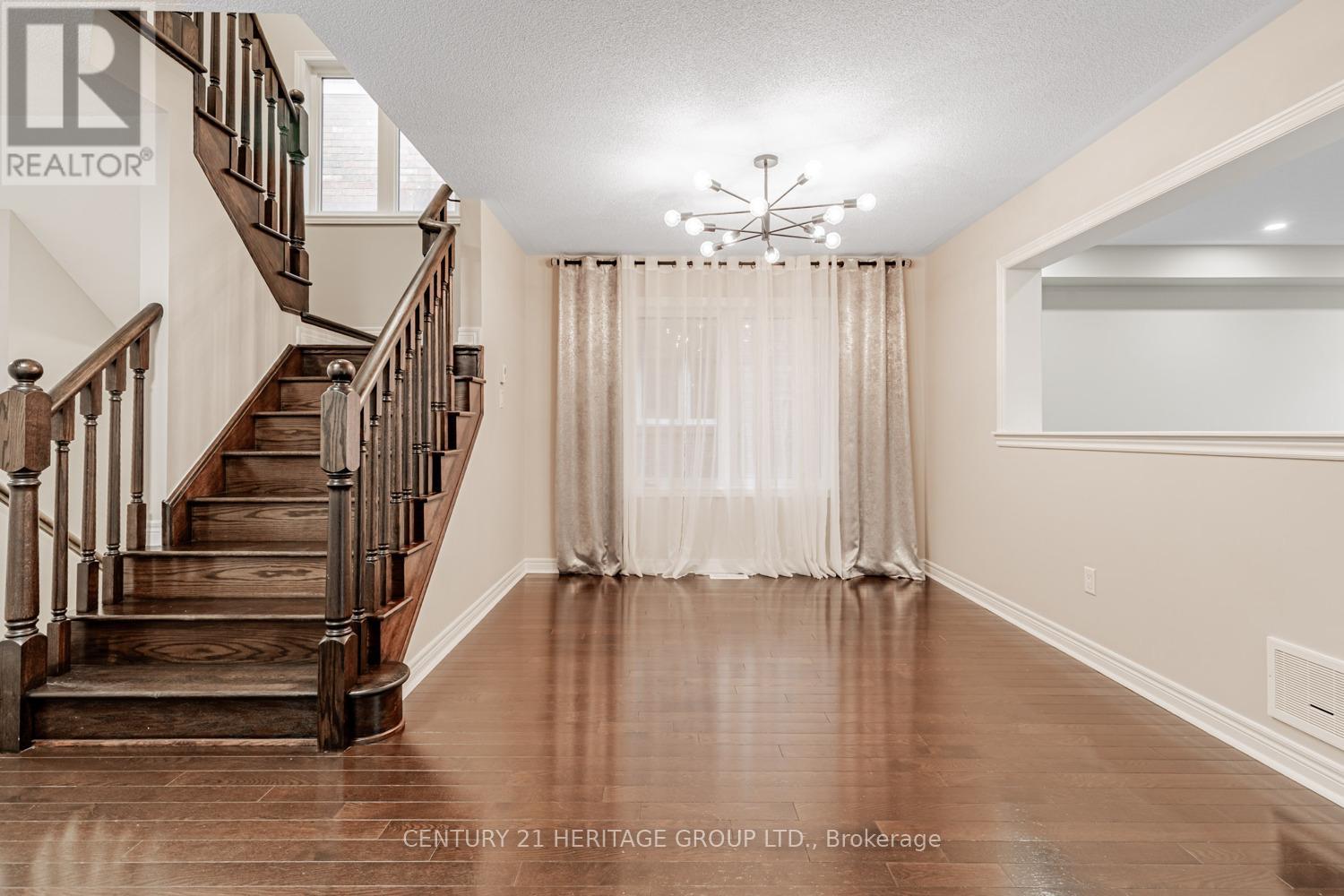 67 Acorn Lane, Bradford West Gwillimbury, Ontario  L3Z 0H5 - Photo 7 - N12225533