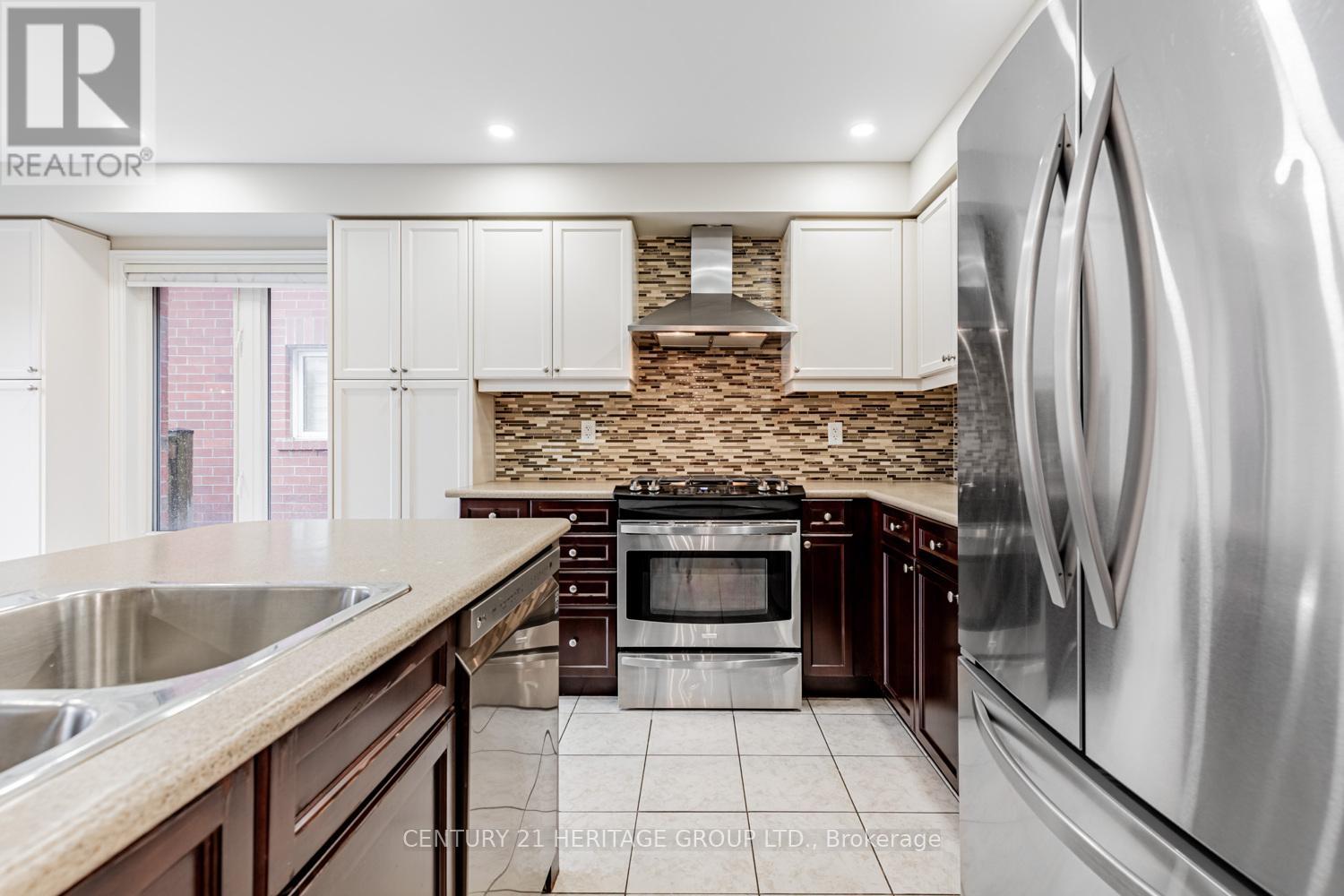 67 Acorn Lane, Bradford West Gwillimbury, Ontario  L3Z 0H5 - Photo 8 - N12225533
