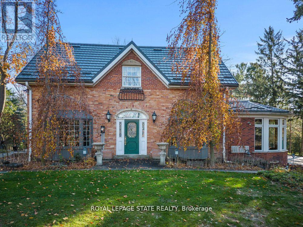 492 Governors Road, Hamilton, Ontario  L9H 5E3 - Photo 1 - X12255466