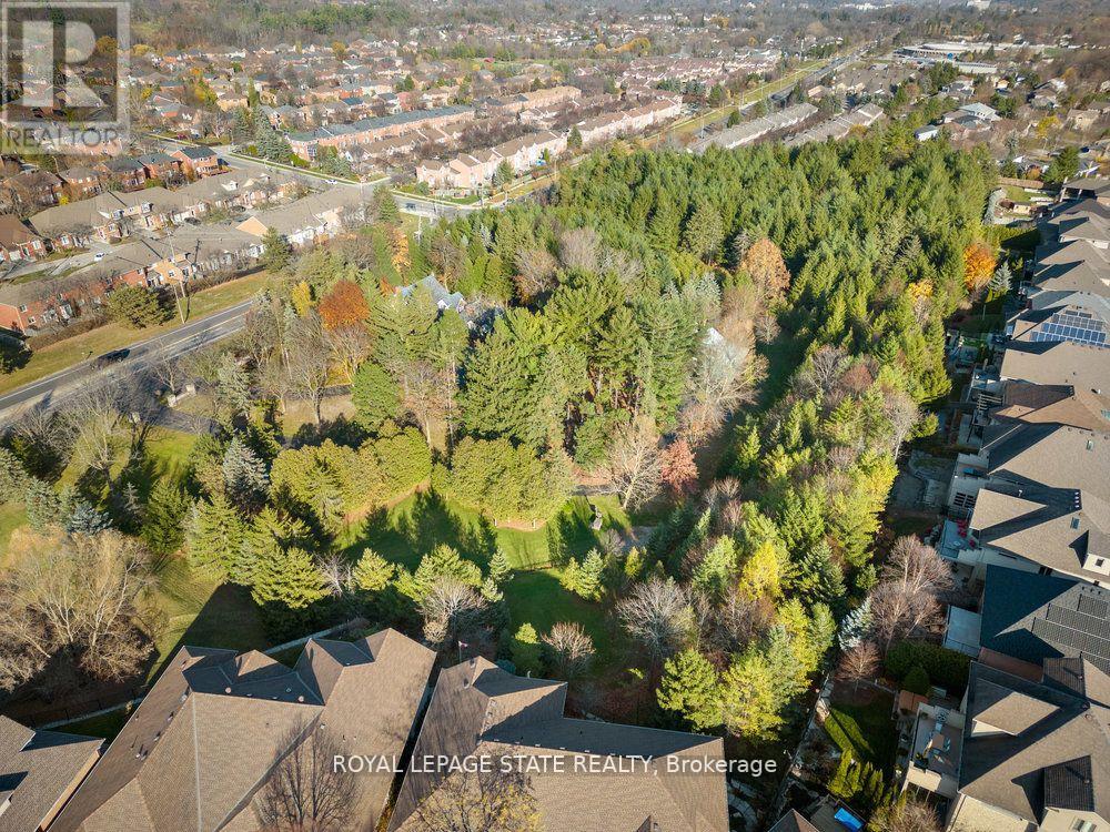 492 Governors Road, Hamilton, Ontario  L9H 5E3 - Photo 10 - X12255466