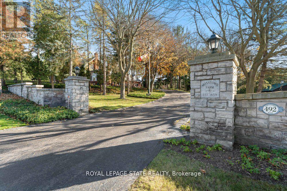 492 Governors Road, Hamilton, Ontario  L9H 5E3 - Photo 11 - X12255466