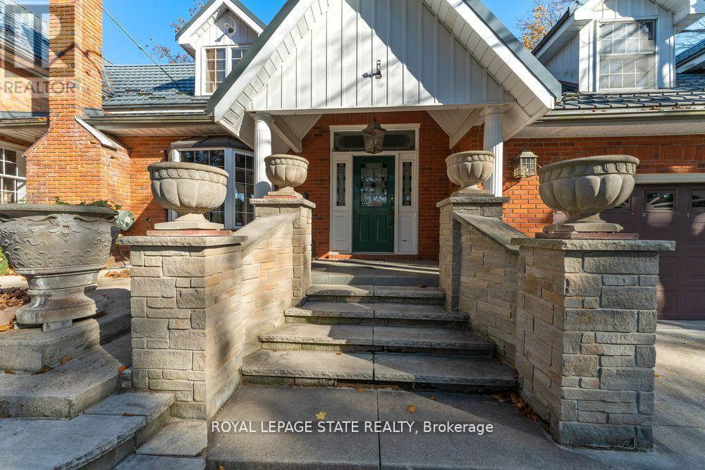 492 Governors Road, Hamilton, Ontario  L9H 5E3 - Photo 18 - X12255466