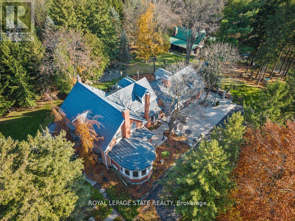 492 Governors Road, Hamilton, Ontario  L9H 5E3 - Photo 3 - X12255466