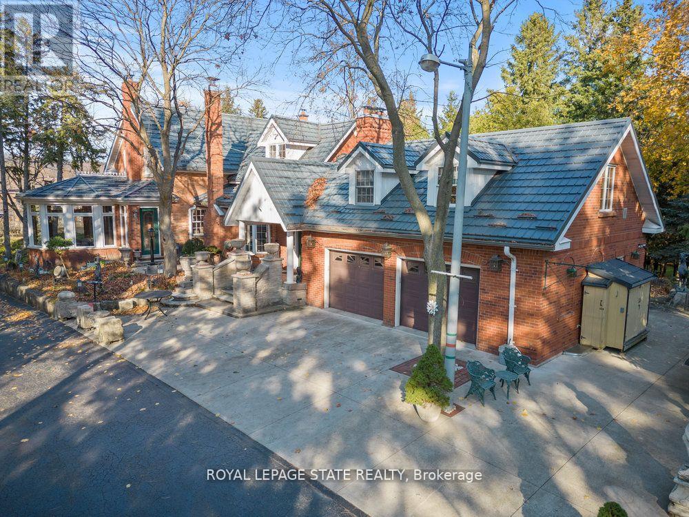 492 Governors Road, Hamilton, Ontario  L9H 5E3 - Photo 4 - X12255466
