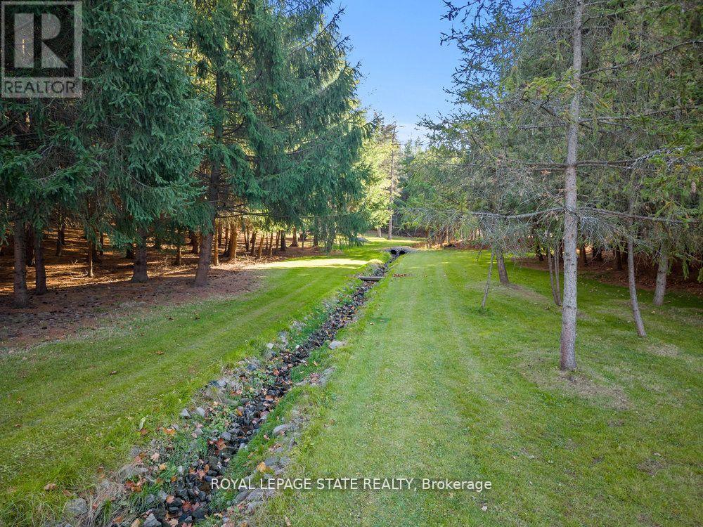 492 Governors Road, Hamilton, Ontario  L9H 5E3 - Photo 8 - X12255466