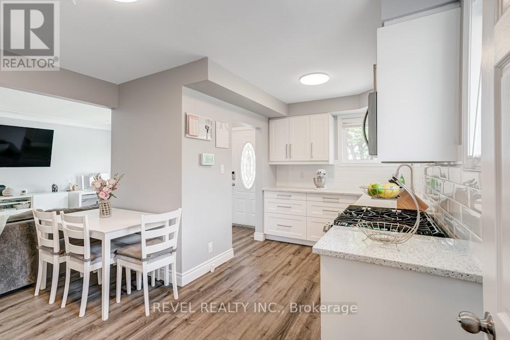 42 Terrace Drive, Hamilton, Ontario  L9A 2Y6 - Photo 14 - X12255544