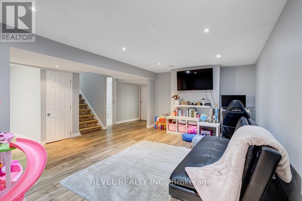 42 Terrace Drive, Hamilton, Ontario  L9A 2Y6 - Photo 23 - X12255544