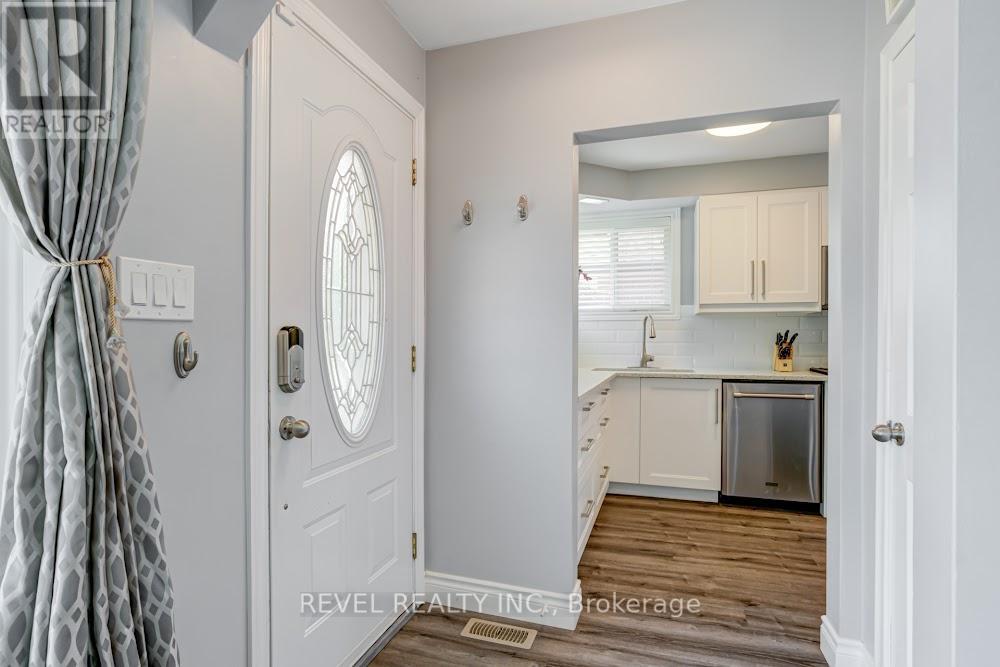 42 Terrace Drive, Hamilton, Ontario  L9A 2Y6 - Photo 3 - X12255544