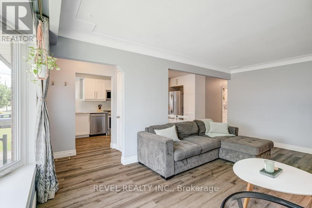 42 Terrace Drive, Hamilton, Ontario  L9A 2Y6 - Photo 4 - X12255544