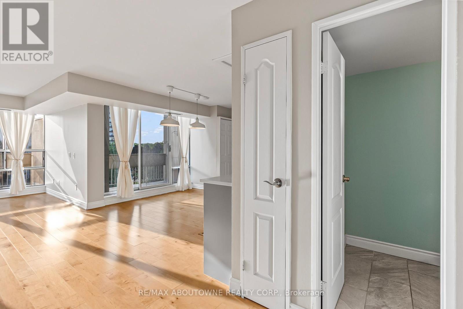 Property at 523 - 1300 MARLBOROUGH COURT image 5
