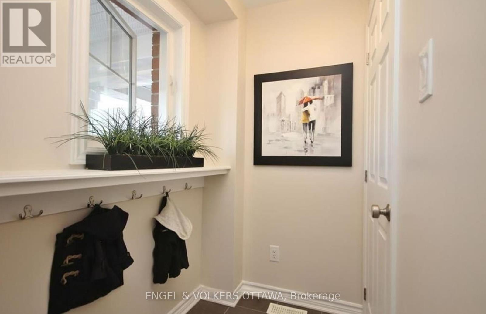 Property at 308 SONG SPARROW STREET image 3