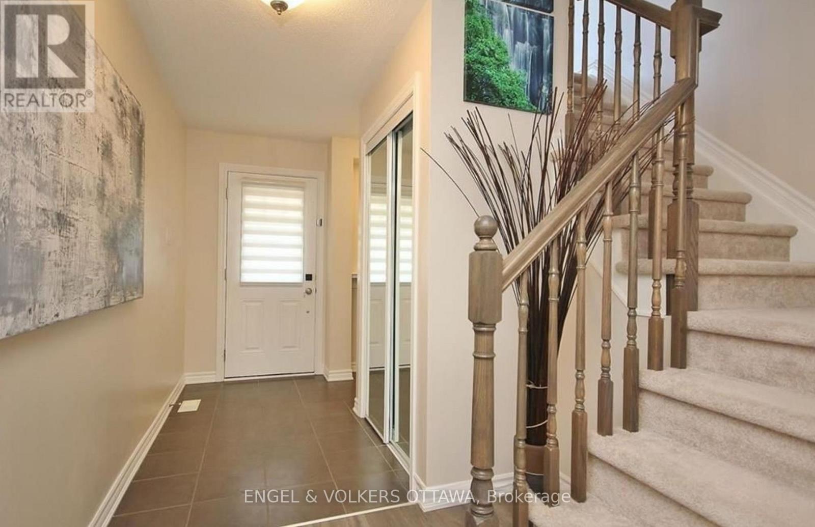 Property at 308 SONG SPARROW STREET image 5