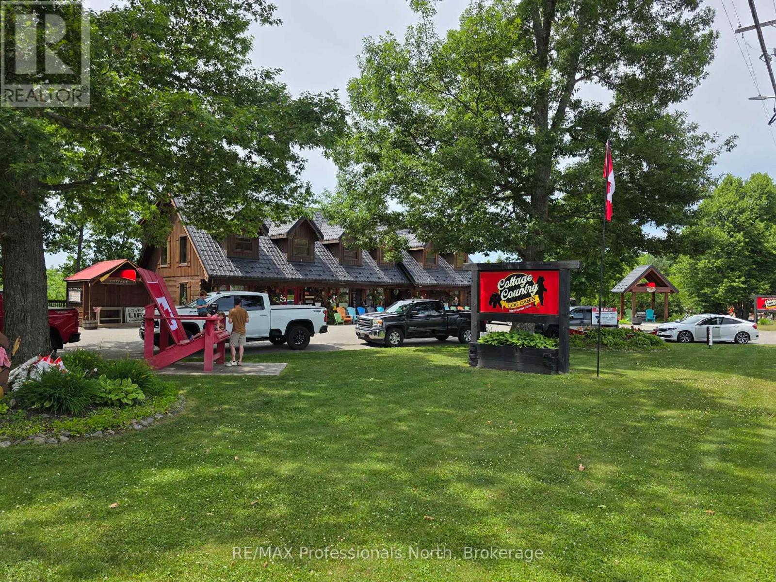 1141 Kennisis Lake Road, Dysart Et Al, Ontario  K0M 1S0 - Photo 2 - X12023846