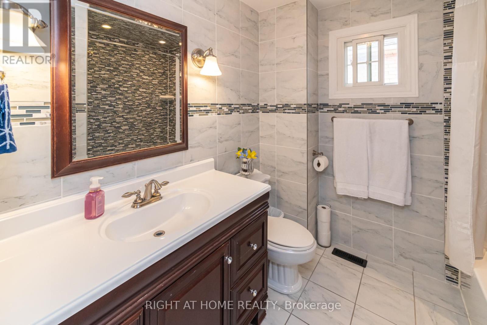 43 Squire Drive, Richmond Hill, Ontario  L4S 1C6 - Photo 16 - N12255576