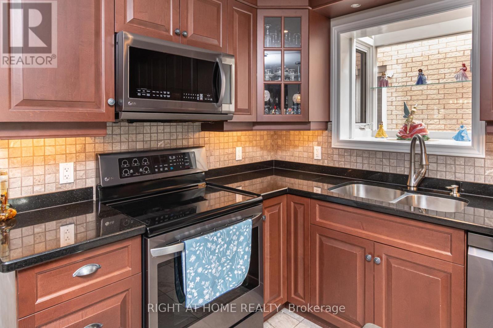 43 Squire Drive, Richmond Hill, Ontario  L4S 1C6 - Photo 8 - N12255576