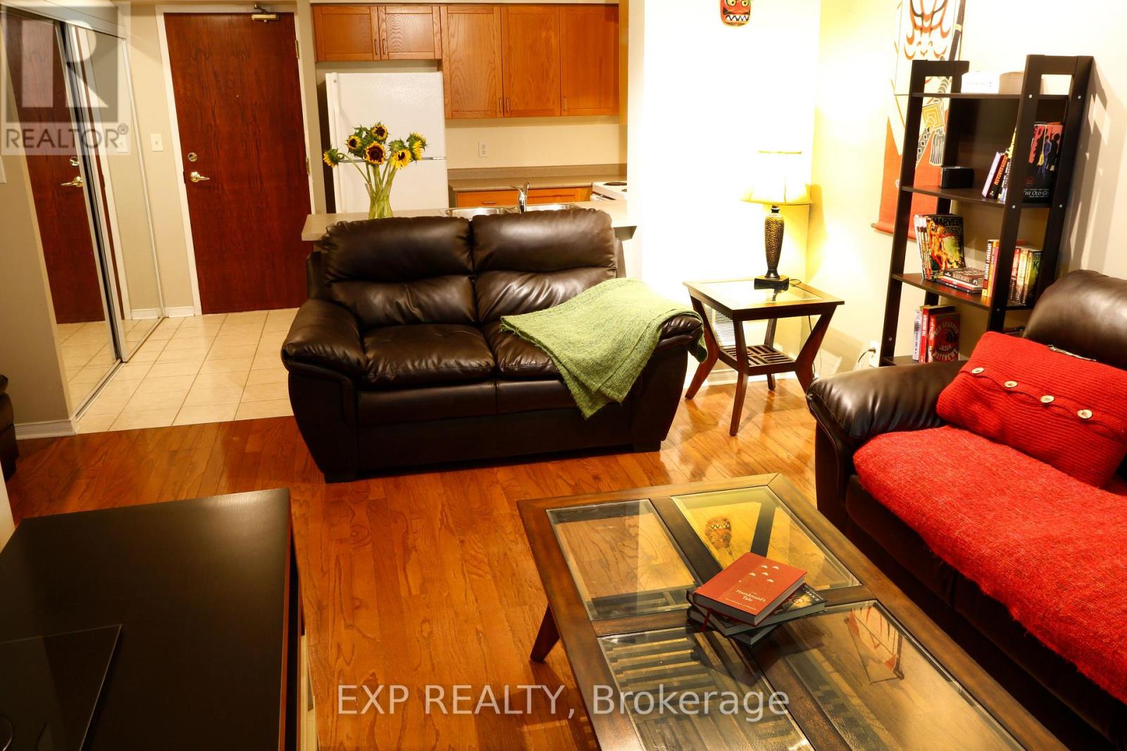 306 - 51 Baffin Court, Richmond Hill, Ontario  L4B 4P6 - Photo 2 - N12255580