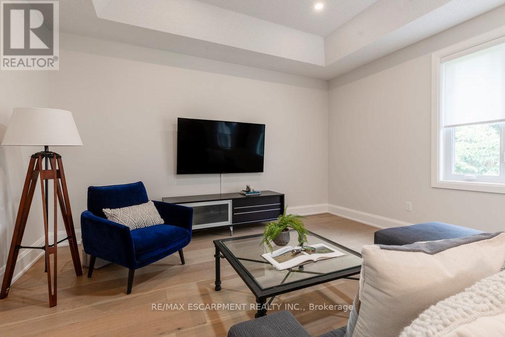 Property at 84 SANDOLLAR DRIVE image 5