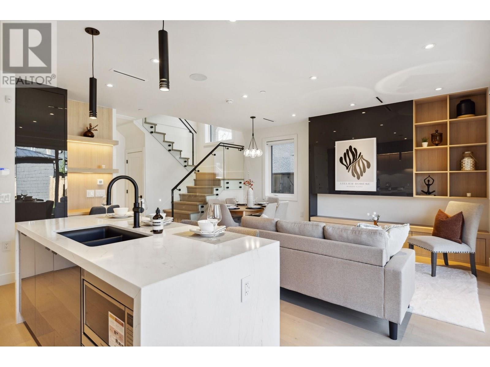 Listing Picture 12 of 29 : 2 3081 W 14TH AVENUE, Vancouver / 溫哥華 - 魯藝地產 Yvonne Lu Group - MLS Medallion Club Member