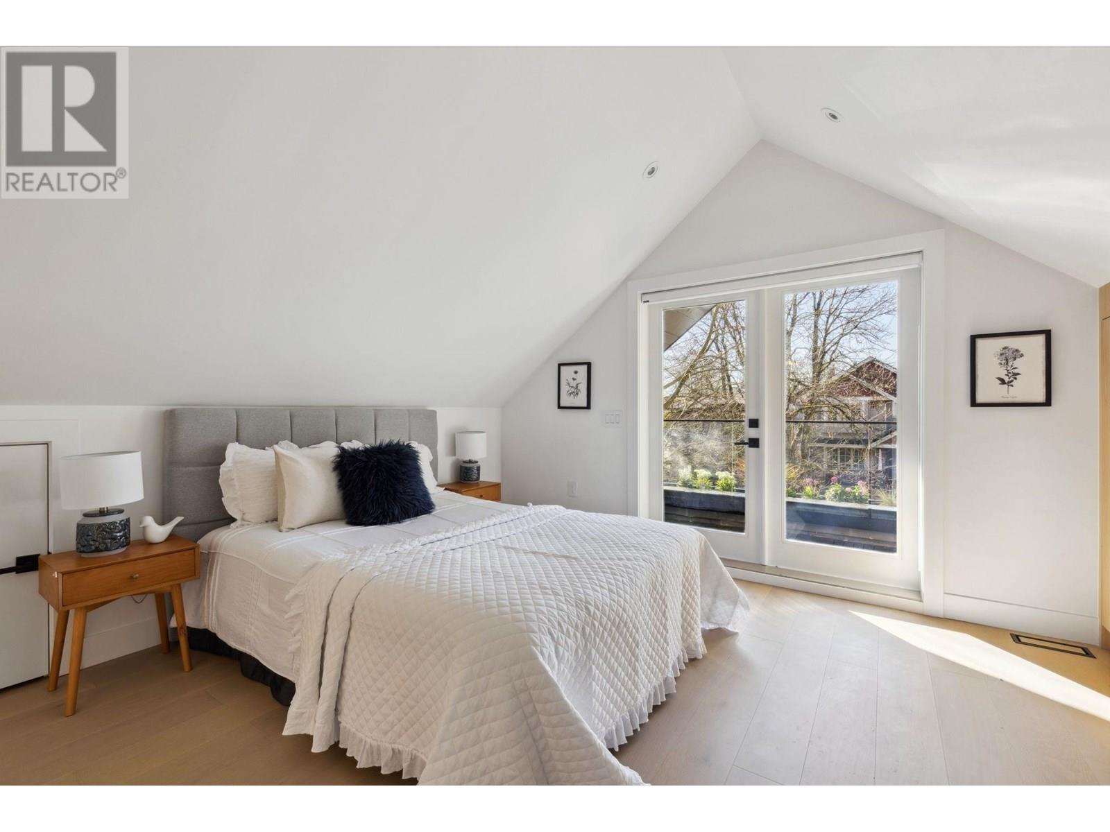 Listing Picture 23 of 31 : 1 3081 W 14TH AVENUE, Vancouver / 溫哥華 - 魯藝地產 Yvonne Lu Group - MLS Medallion Club Member