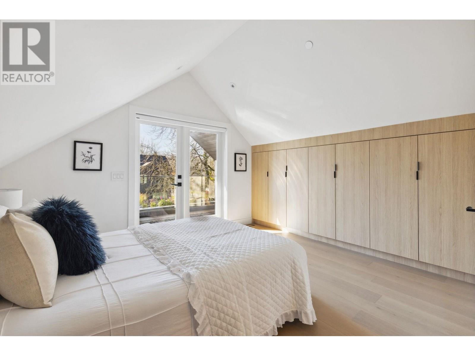 Listing Picture 24 of 31 : 1 3081 W 14TH AVENUE, Vancouver / 溫哥華 - 魯藝地產 Yvonne Lu Group - MLS Medallion Club Member