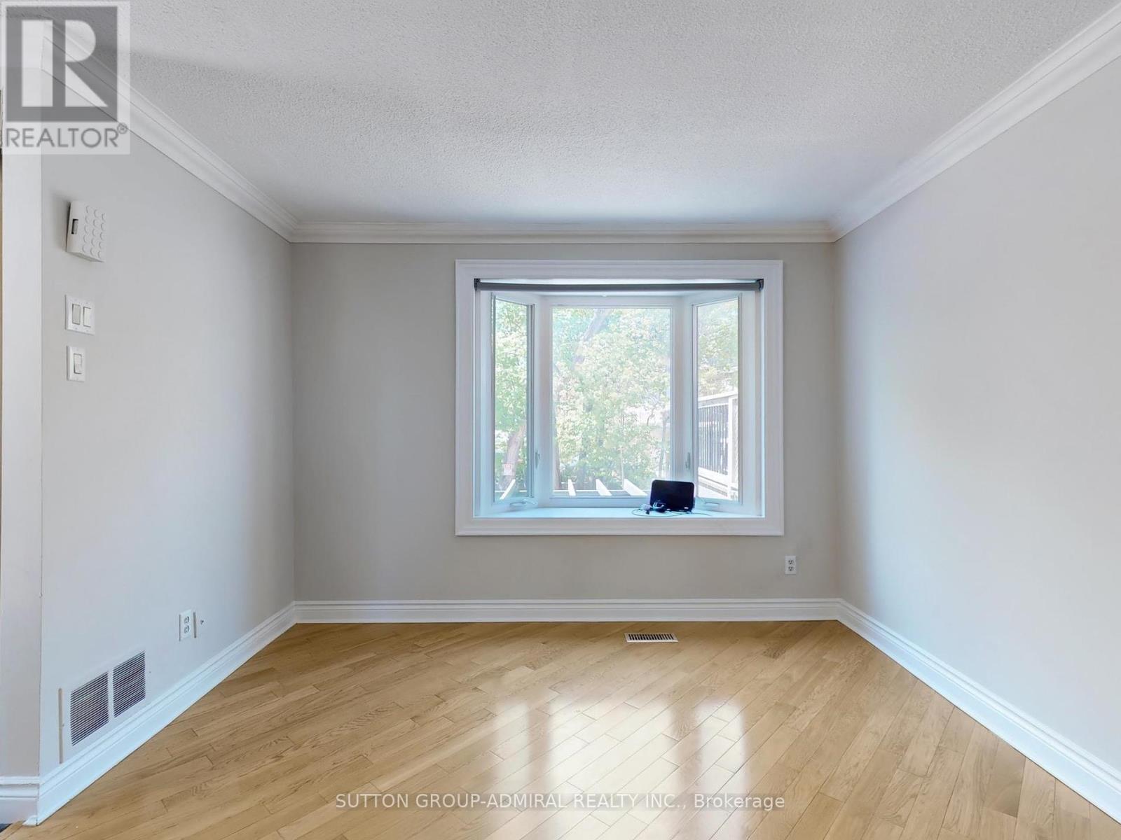 Property at 248 GLENGROVE AVENUE W image 5