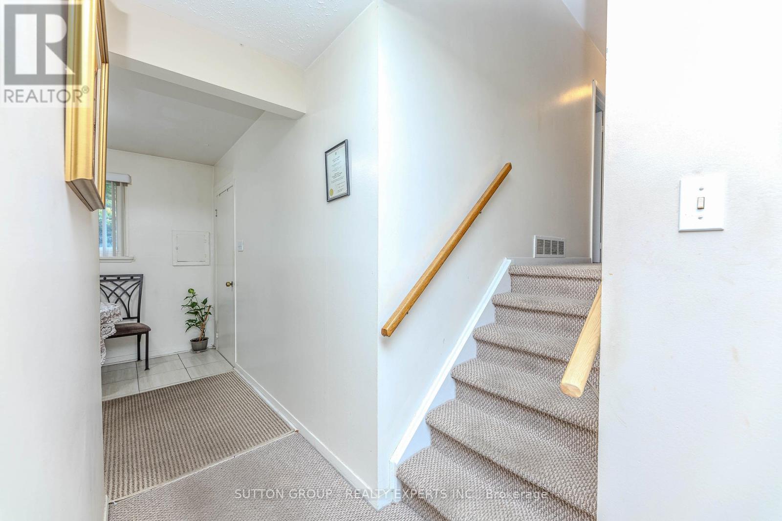 24 Vanderbrent Crescent, Toronto, Ontario  M9R 3W8 - Photo 16 - W12226038