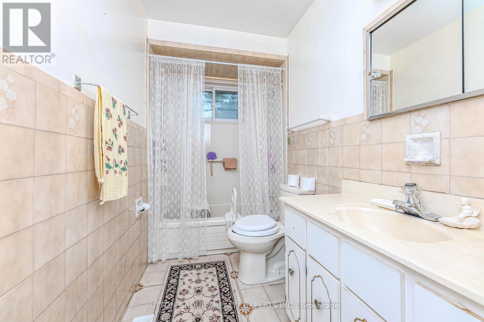 24 Vanderbrent Crescent, Toronto, Ontario  M9R 3W8 - Photo 23 - W12226038