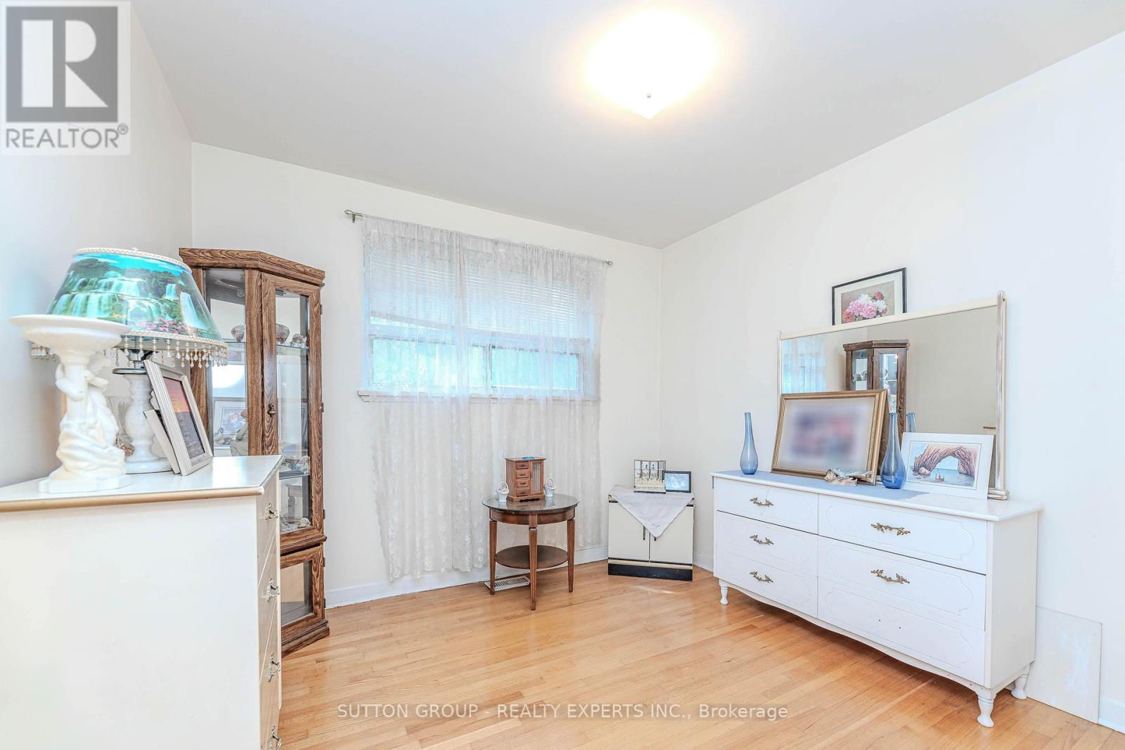 24 Vanderbrent Crescent, Toronto, Ontario  M9R 3W8 - Photo 27 - W12226038
