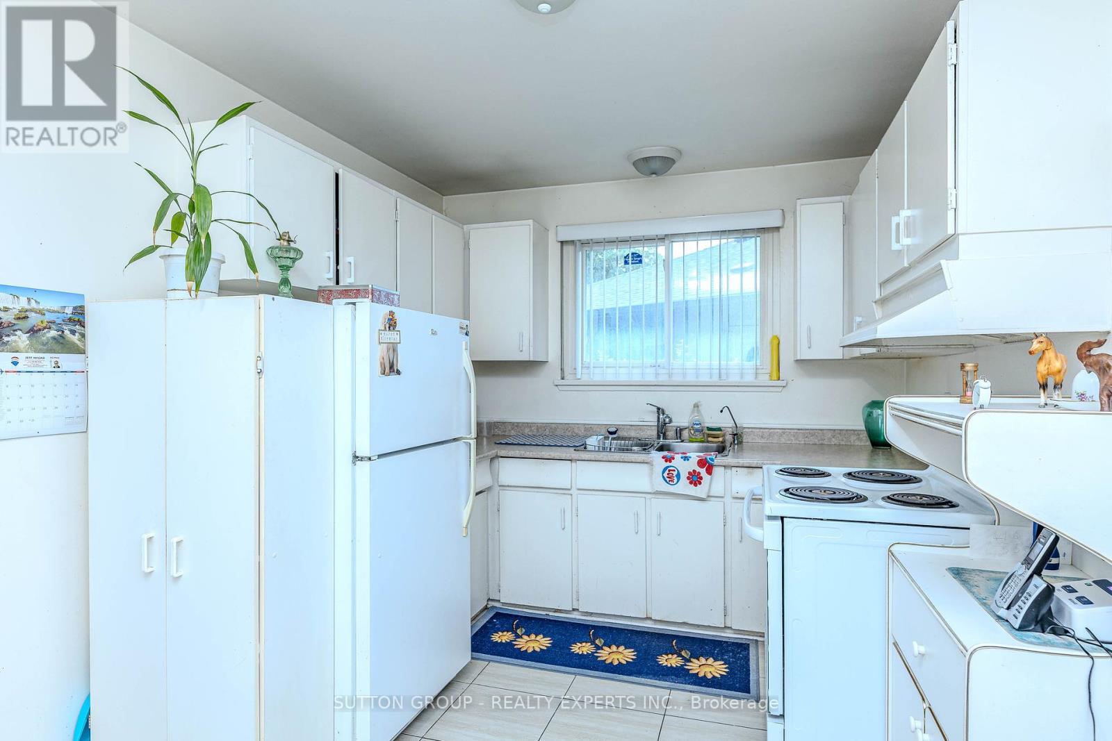 24 Vanderbrent Crescent, Toronto, Ontario  M9R 3W8 - Photo 18 - W12226038