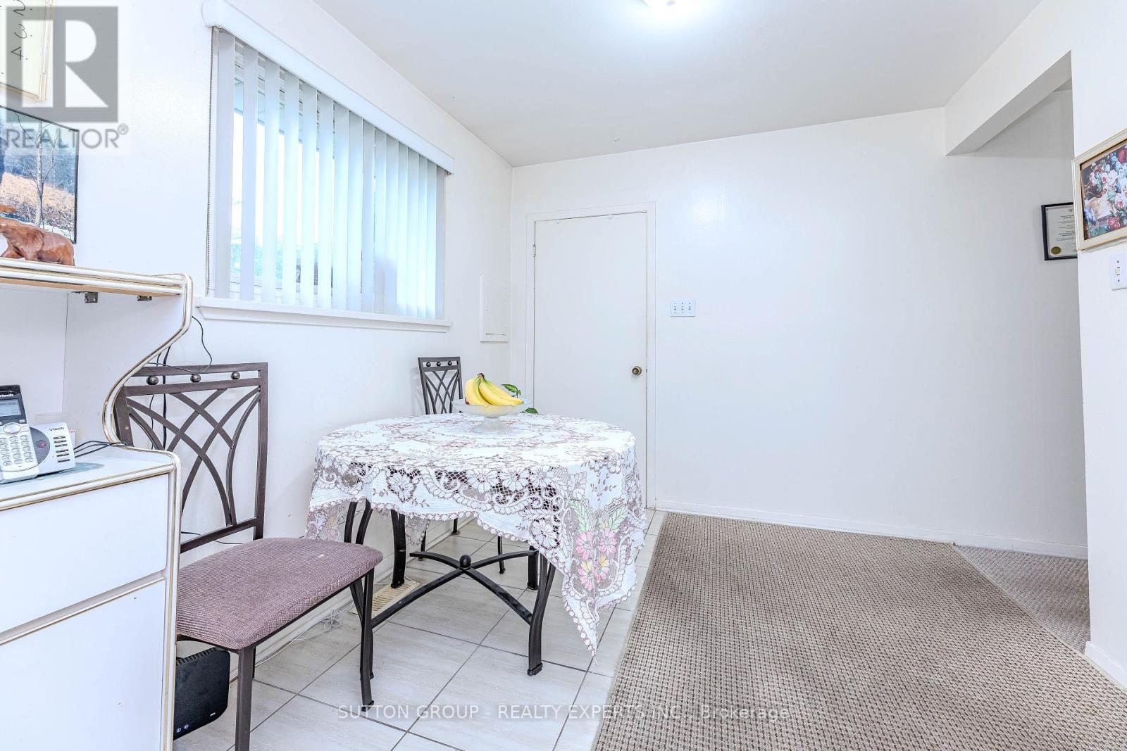 24 Vanderbrent Crescent, Toronto, Ontario  M9R 3W8 - Photo 21 - W12226038